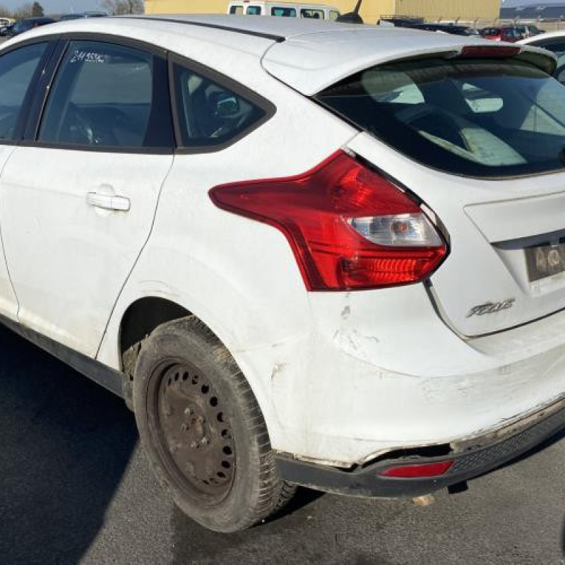 Malle/Hayon arriere FORD FOCUS 3 Photo n°15