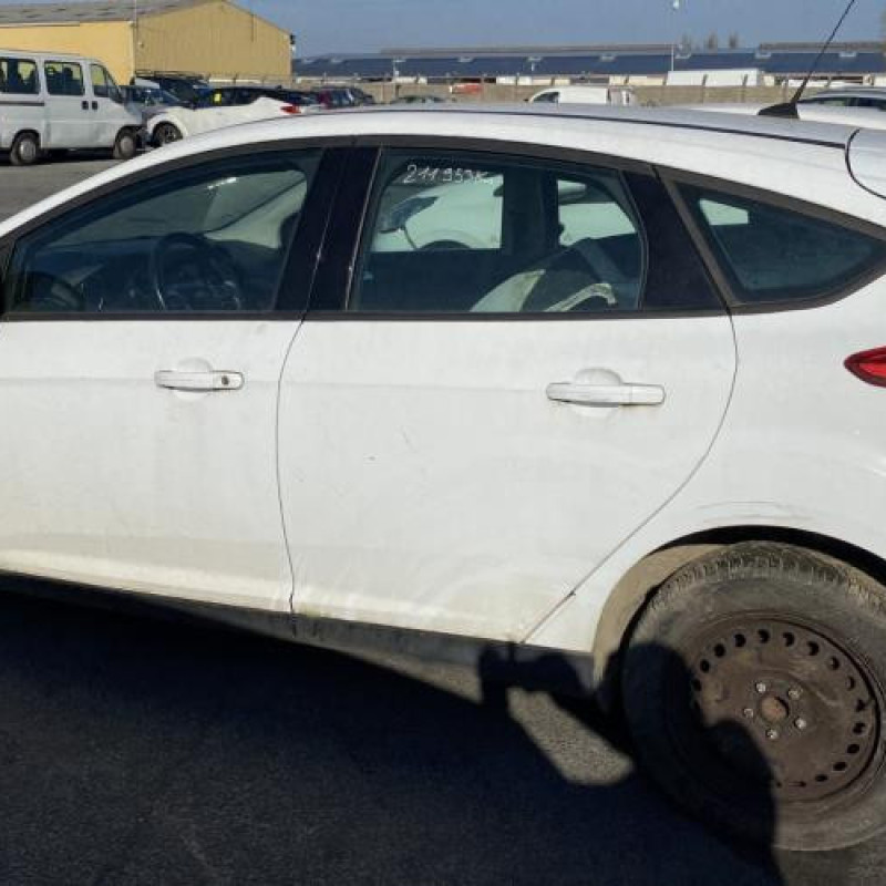Pare choc arriere FORD FOCUS 3 Photo n°12