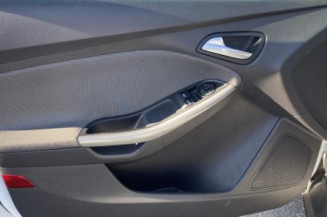 Pare choc arriere FORD FOCUS 3