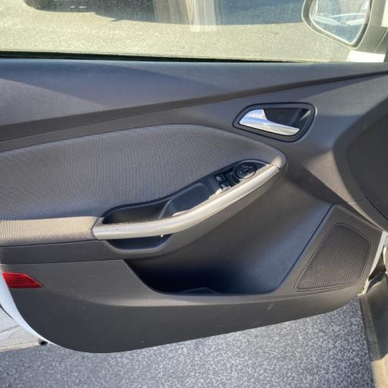 Pare choc arriere FORD FOCUS 3 Photo n°15