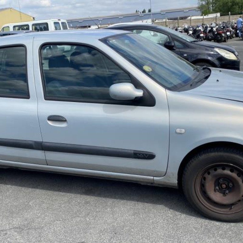 Pare choc avant RENAULT CLIO 2 Photo n°13