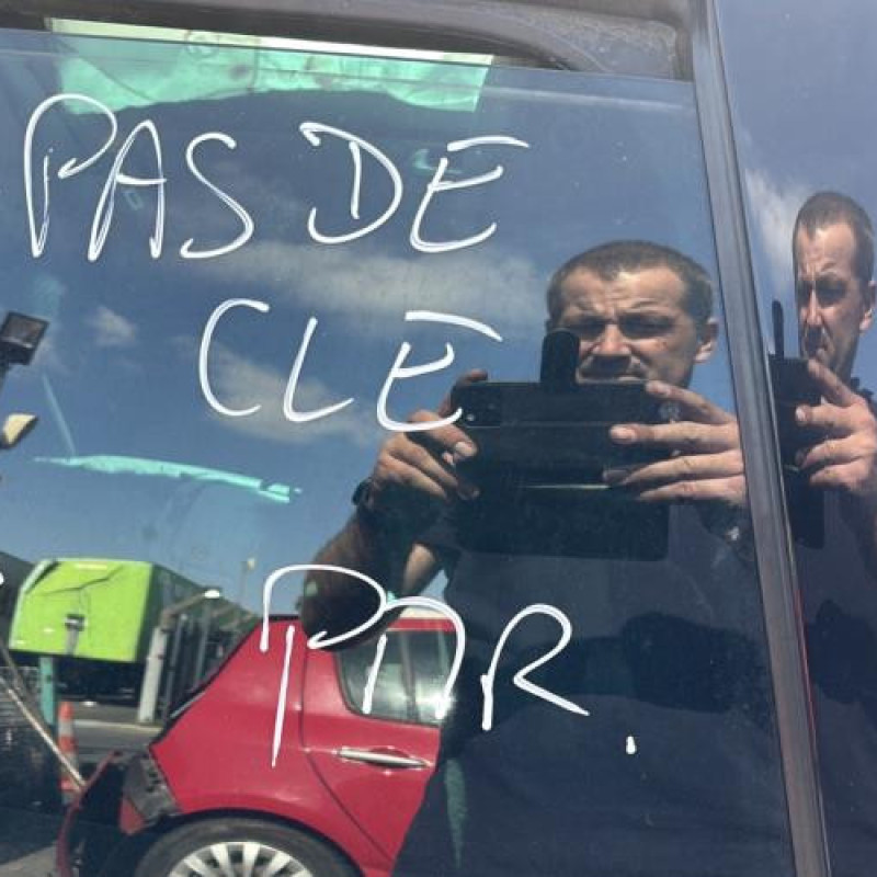 Moteur essuie glace avant gauche PEUGEOT 508 1 SW Photo n°14