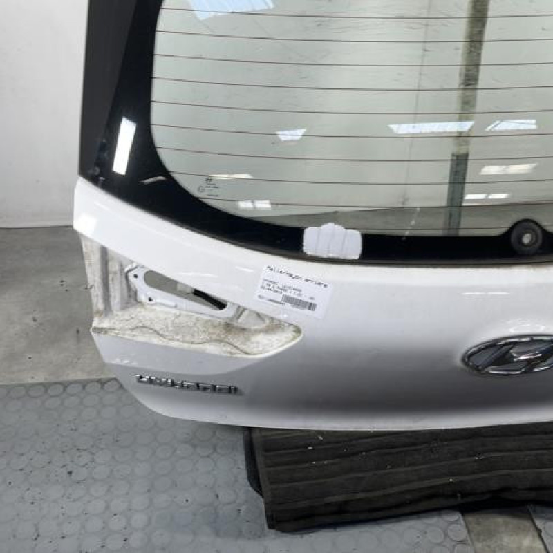 Malle/Hayon arriere HYUNDAI I 20 2 Photo n°4