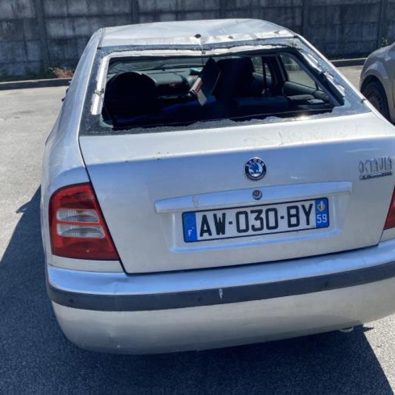 Feu arriere principal gauche (feux) SKODA OCTAVIA 1 Photo n°8