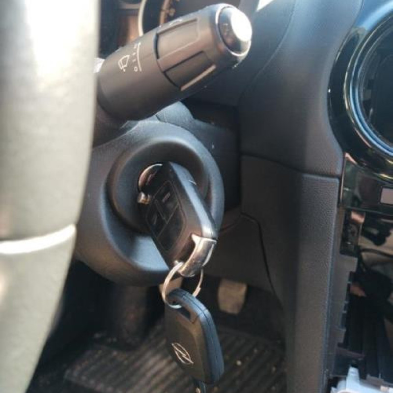 Moteur OPEL CORSA D Photo n°8
