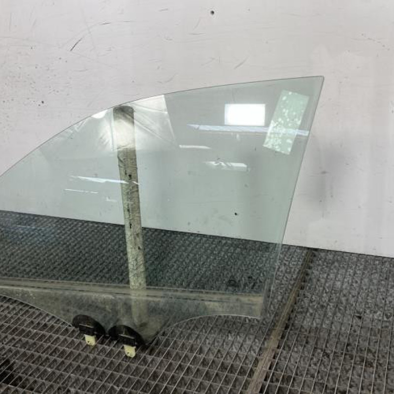Vitre avant gauche HYUNDAI I 20 2 Photo n°3