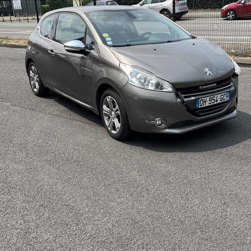 PEUGEOT 208 1 PHASE 1 1.4 HDI - 8V TURBO Photo n°2