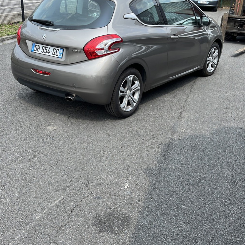 PEUGEOT 208 1 PHASE 1 1.4 HDI - 8V TURBO Photo n°3