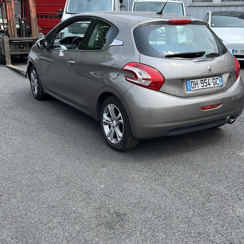PEUGEOT 208 1 PHASE 1 1.4 HDI - 8V TURBO Photo n°4