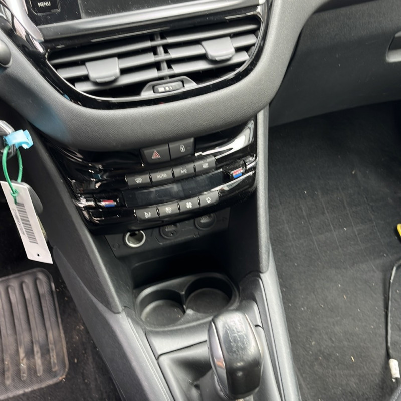 PEUGEOT 208 1 PHASE 1 1.4 HDI - 8V TURBO Photo n°11