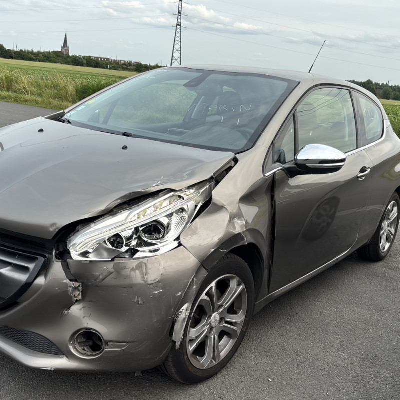 PEUGEOT 208 1 PHASE 1 1.4 HDI - 8V TURBO Photo n°14