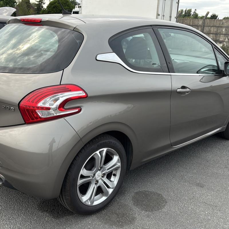 PEUGEOT 208 1 PHASE 1 1.4 HDI - 8V TURBO Photo n°16
