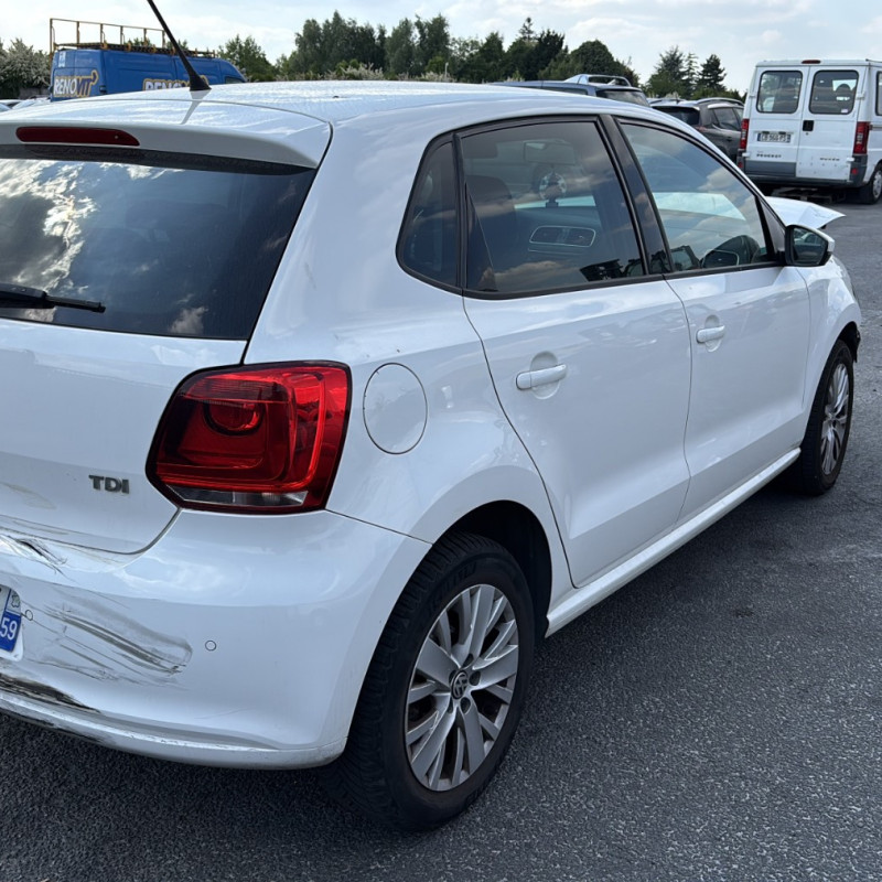 VOLKSWAGEN POLO 5 PHASE 1 1.6 TDI - 16V TURBO Photo n°3
