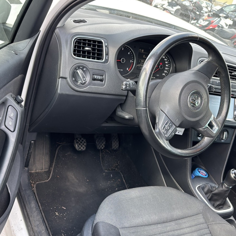VOLKSWAGEN POLO 5 PHASE 1 1.6 TDI - 16V TURBO Photo n°9