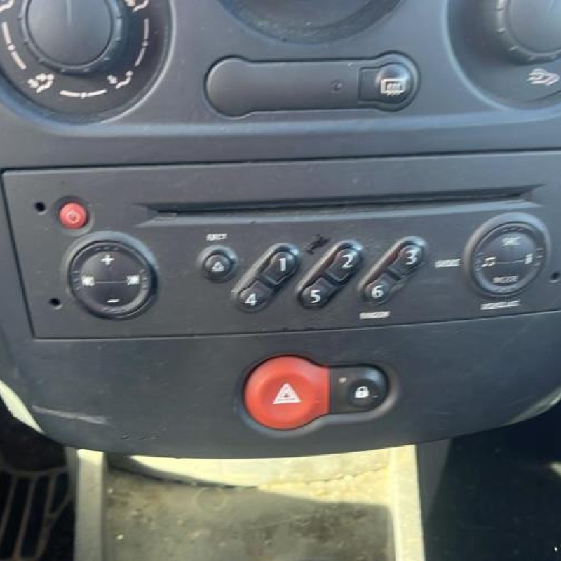 Malle/Hayon arriere RENAULT CLIO 3 Photo n°16