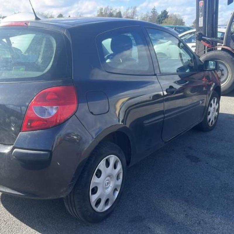 Malle/Hayon arriere RENAULT CLIO 3 Photo n°19