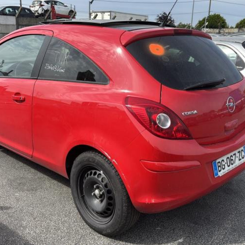 Custode arriere droit OPEL CORSA D Photo n°8