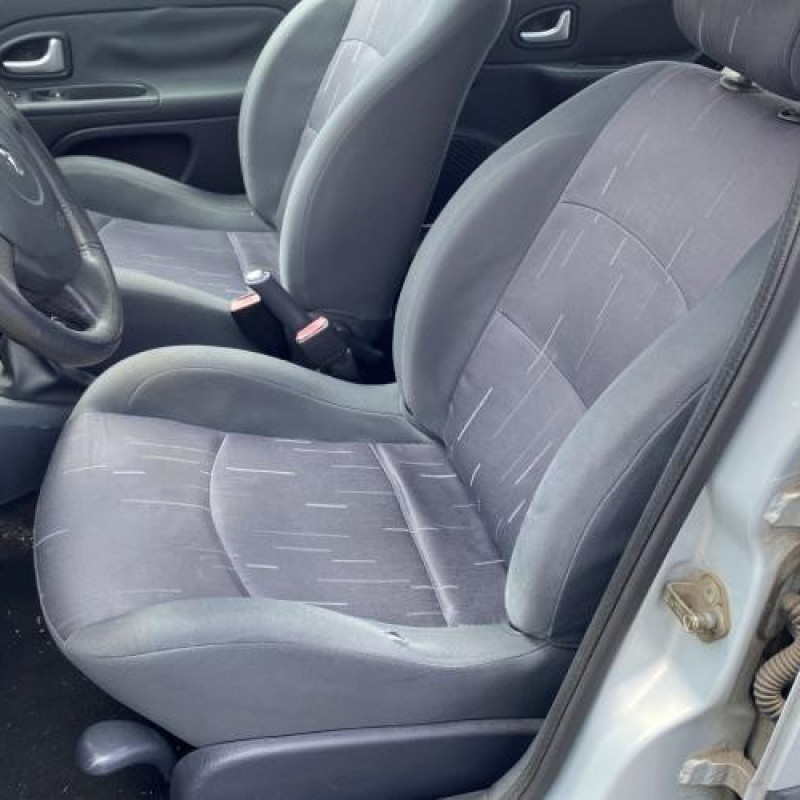 Porte avant droit RENAULT CLIO 2 Photo n°17