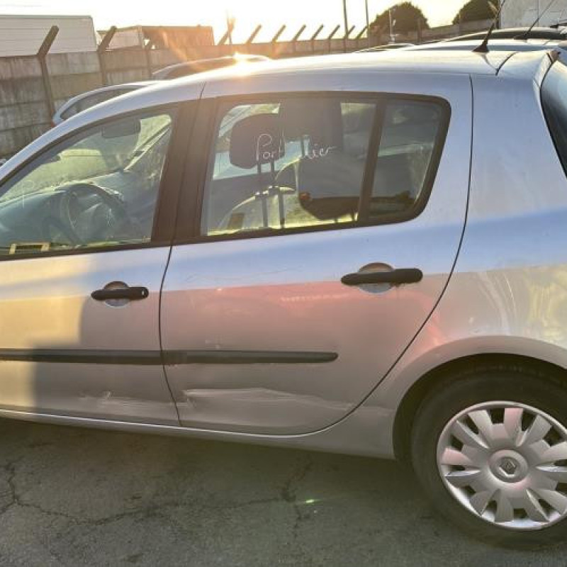 Moteur essuie glace avant RENAULT CLIO 3 Photo n°19