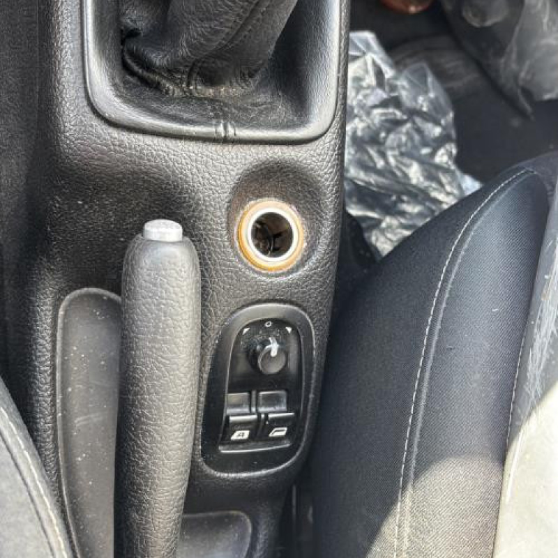 Poignee interieur avant droit PEUGEOT 206 Photo n°20