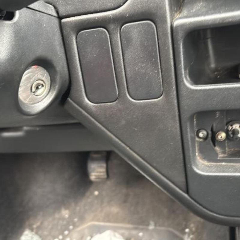Bouton de warning PEUGEOT 106 Photo n°20