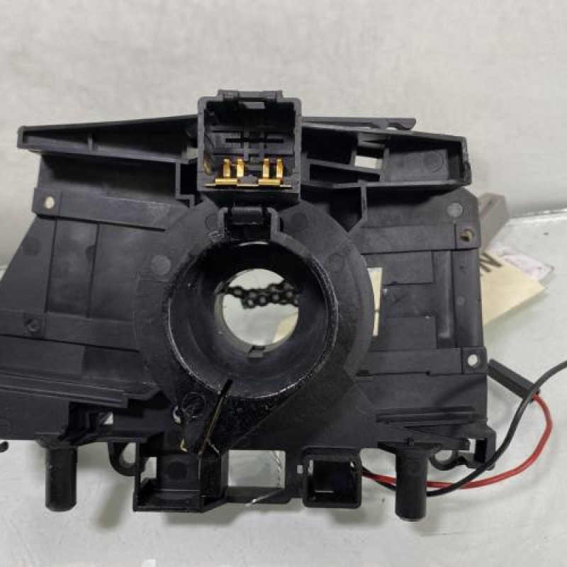 Attache ceinture arriere gauche RENAULT CLIO 2 Photo n°3