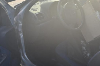Attache ceinture arriere gauche RENAULT CLIO 2