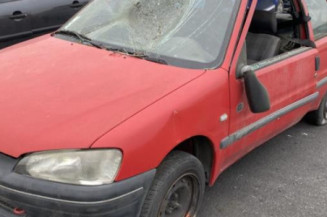 Moteur essuie glace avant PEUGEOT 106