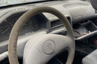 Moteur essuie glace avant PEUGEOT 106