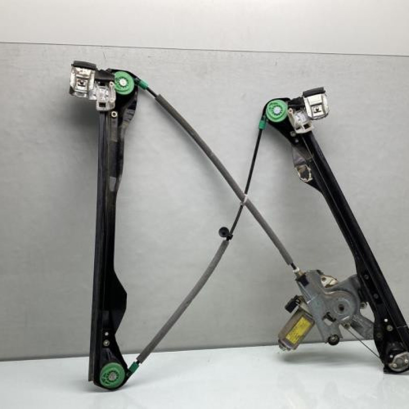 Leve vitre electrique avant droit FORD FOCUS 1 Photo n°1