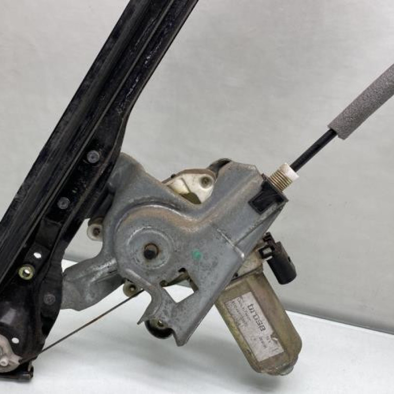 Leve vitre electrique avant gauche FORD FOCUS 1 Photo n°6