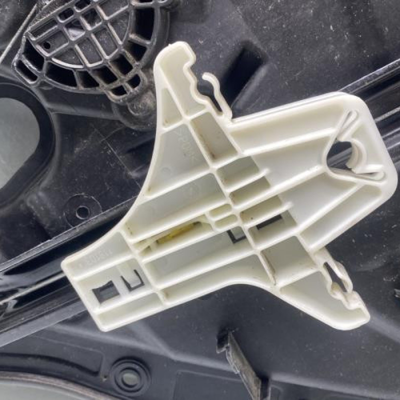 Leve vitre electrique arriere gauche VOLKSWAGEN GOLF 6 Photo n°4