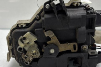 Serrure avant gauche VOLKSWAGEN PASSAT 4