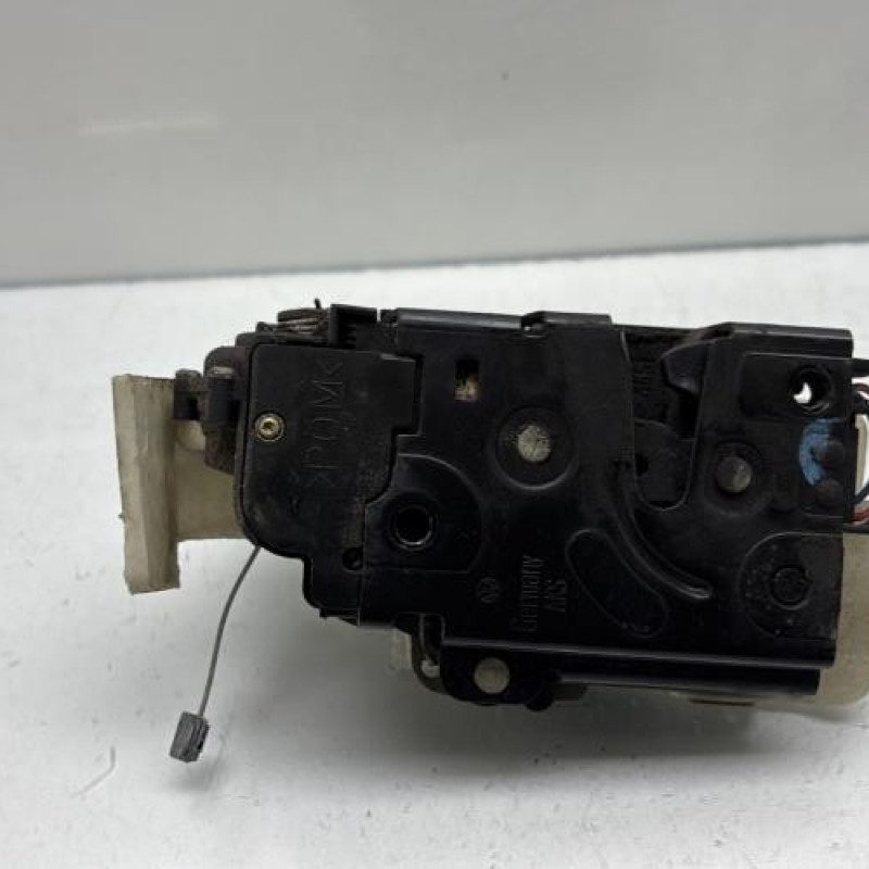 Serrure avant gauche VOLKSWAGEN PASSAT 4 Photo n°4