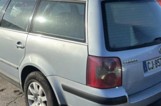 Serrure avant gauche VOLKSWAGEN PASSAT 4