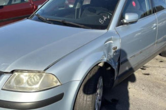 Serrure avant gauche VOLKSWAGEN PASSAT 4