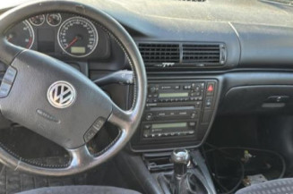 Serrure avant gauche VOLKSWAGEN PASSAT 4