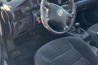 Serrure avant gauche VOLKSWAGEN PASSAT 4