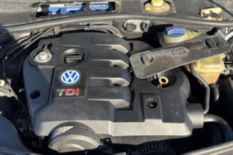 Serrure avant gauche VOLKSWAGEN PASSAT 4