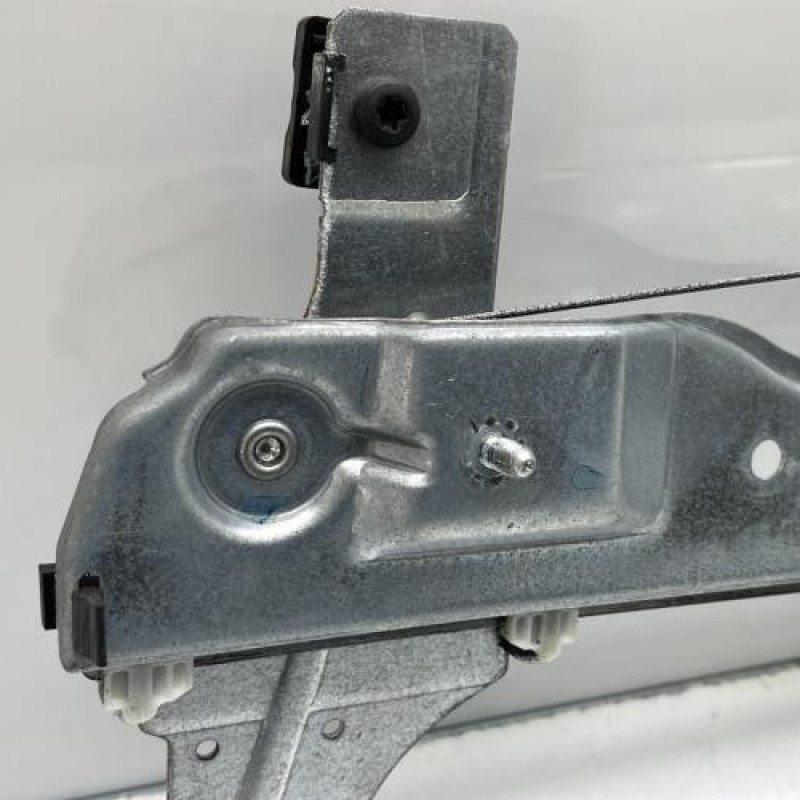Leve vitre electrique avant gauche PEUGEOT 208 1 Photo n°2