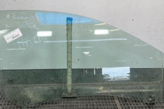 Vitre avant droit RENAULT CLIO 3 Photo n°1