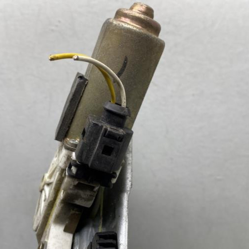 Leve vitre electrique avant gauche FORD FOCUS 1 Photo n°6