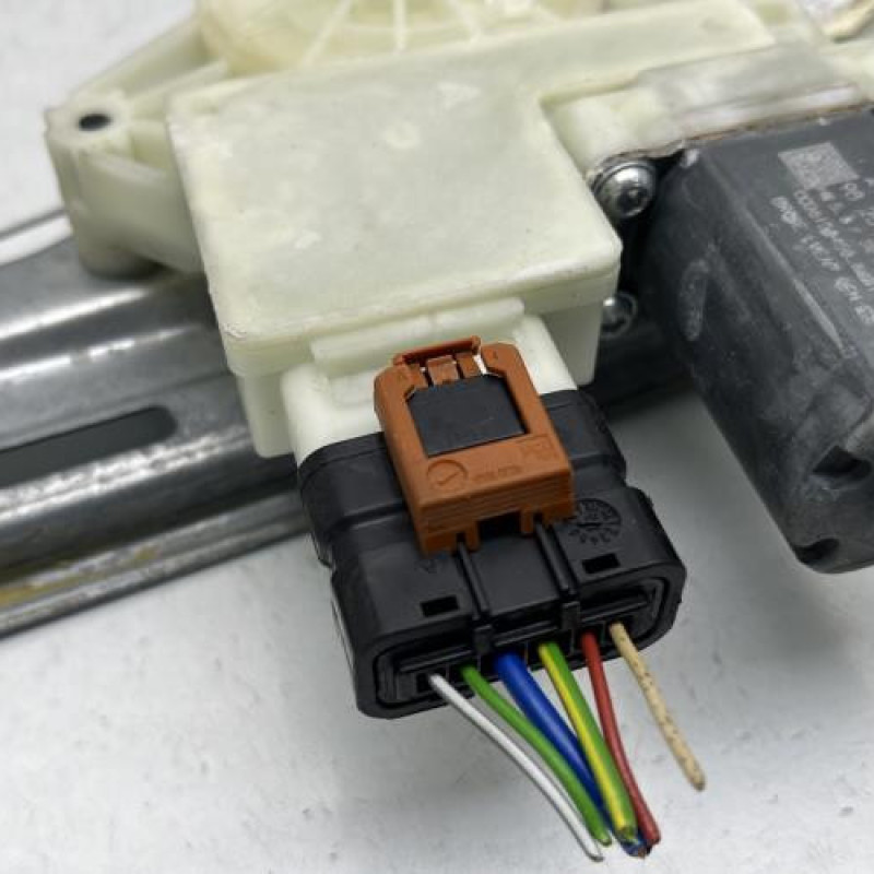 Leve vitre electrique arriere droit PEUGEOT 308 2 SW Photo n°6