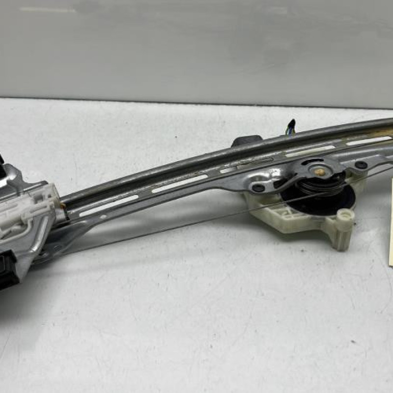 Leve vitre electrique arriere gauche PEUGEOT 308 2 SW Photo n°8