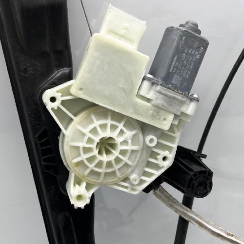 Leve vitre electrique avant gauche PEUGEOT 308 2 SW Photo n°3
