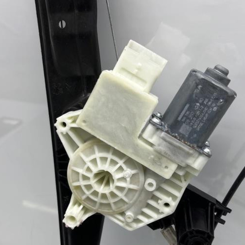 Leve vitre electrique avant gauche PEUGEOT 308 2 SW Photo n°8