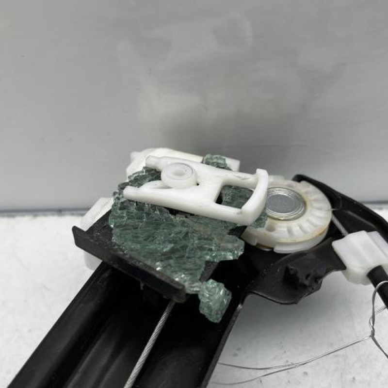Leve vitre electrique avant gauche PEUGEOT 308 2 SW Photo n°11