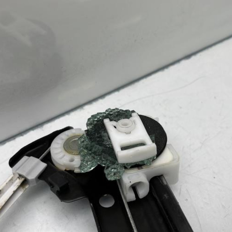 Leve vitre electrique avant gauche PEUGEOT 308 2 SW Photo n°12