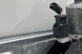 Leve vitre electrique avant gauche PEUGEOT 208 1