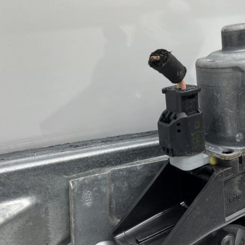 Leve vitre electrique avant gauche PEUGEOT 208 1 Photo n°5